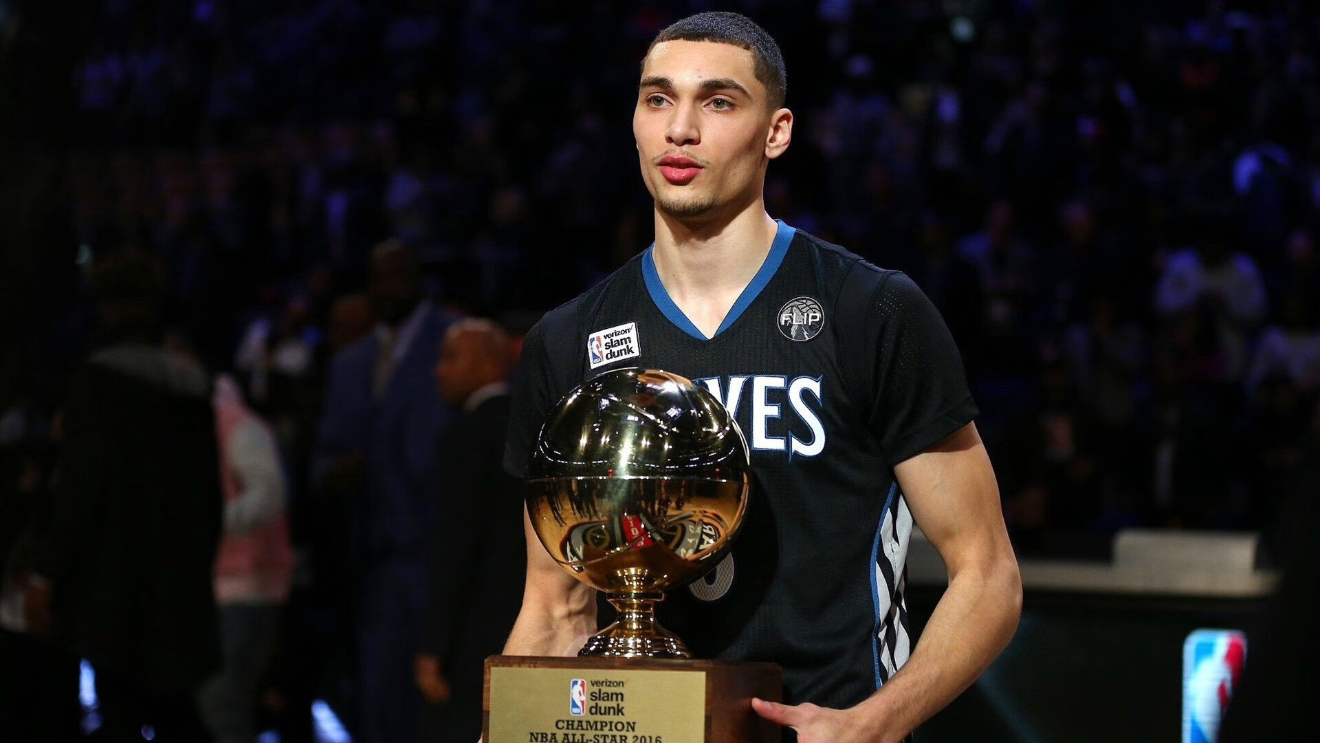 网球发球ACE挑战赛 选手不断提高时速冲击个人纪录